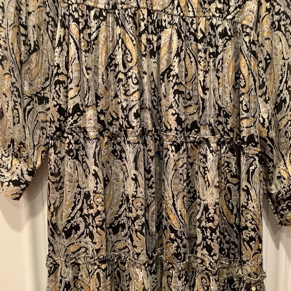 Elan Maxi Dress Size Small Black And Gold Paisley Print Tiered Long Sleeve VNeck - Picture 3 of 12